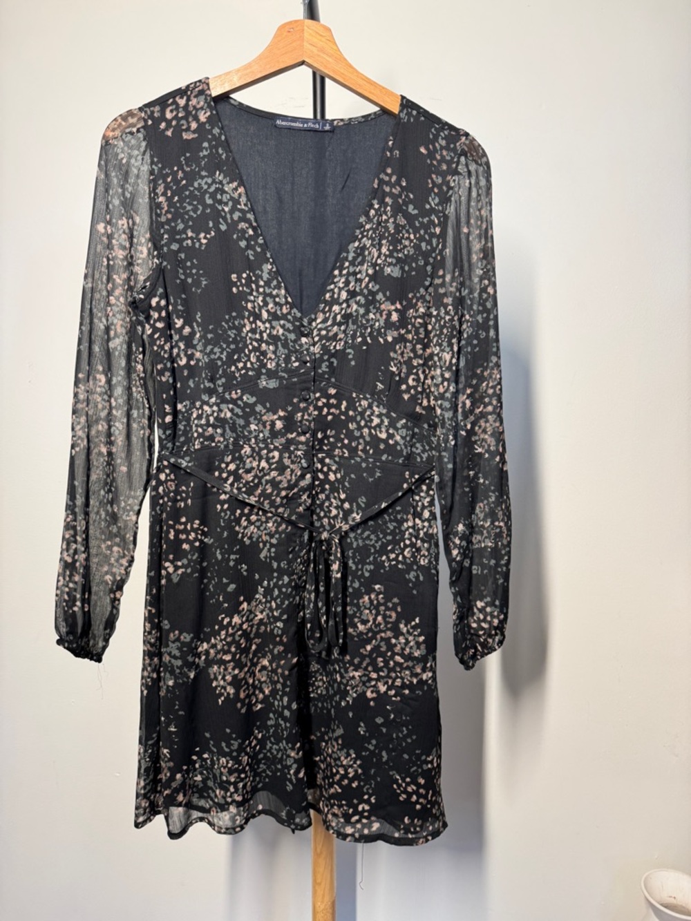 Abercrombie & Fitch Black Floral V-Neck Long Sleeve Tie-Waist Dress